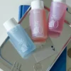 AnillO Rosy Night & Shower Time Travel Shower Kit – kelioninis kūno ir plaukų priežiūros rinkinys 1 AnillO Rosy Night & Shower Time Travel Shower Kit – kelioninis kūno ir plaukų priežiūros rinkinys